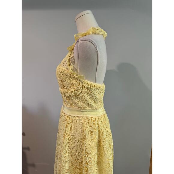 Self-Portrait Crochet Halter Dress in Butter Yellow (Size 6) - Picture 4 of 12